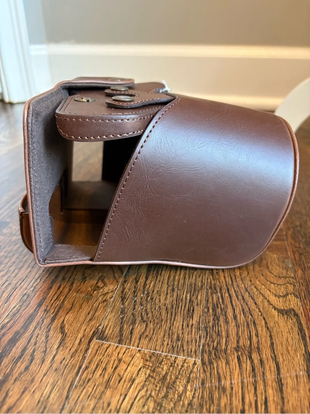 MegaGear Sony Cyber-shot DSC-RX10 IV DSC-RX10 III Ever Ready Leather Camera Case